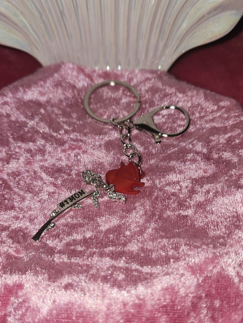 ✨️🌹NWT STUNNING RED ROSE BAG CHARM/ KEY CHAIN #1 MOM/ SILVER RHINESTONES✨️🌹
